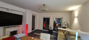 Möblierte Souterrainwohnung mit 2 Schlafzimmern und Garten